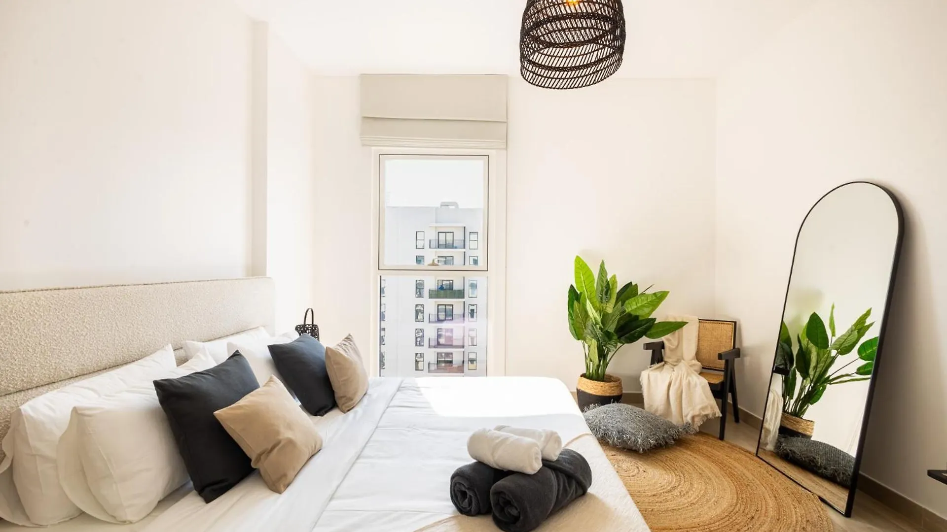Voyage'S Two-Bedroom Haven Abu Dhabi