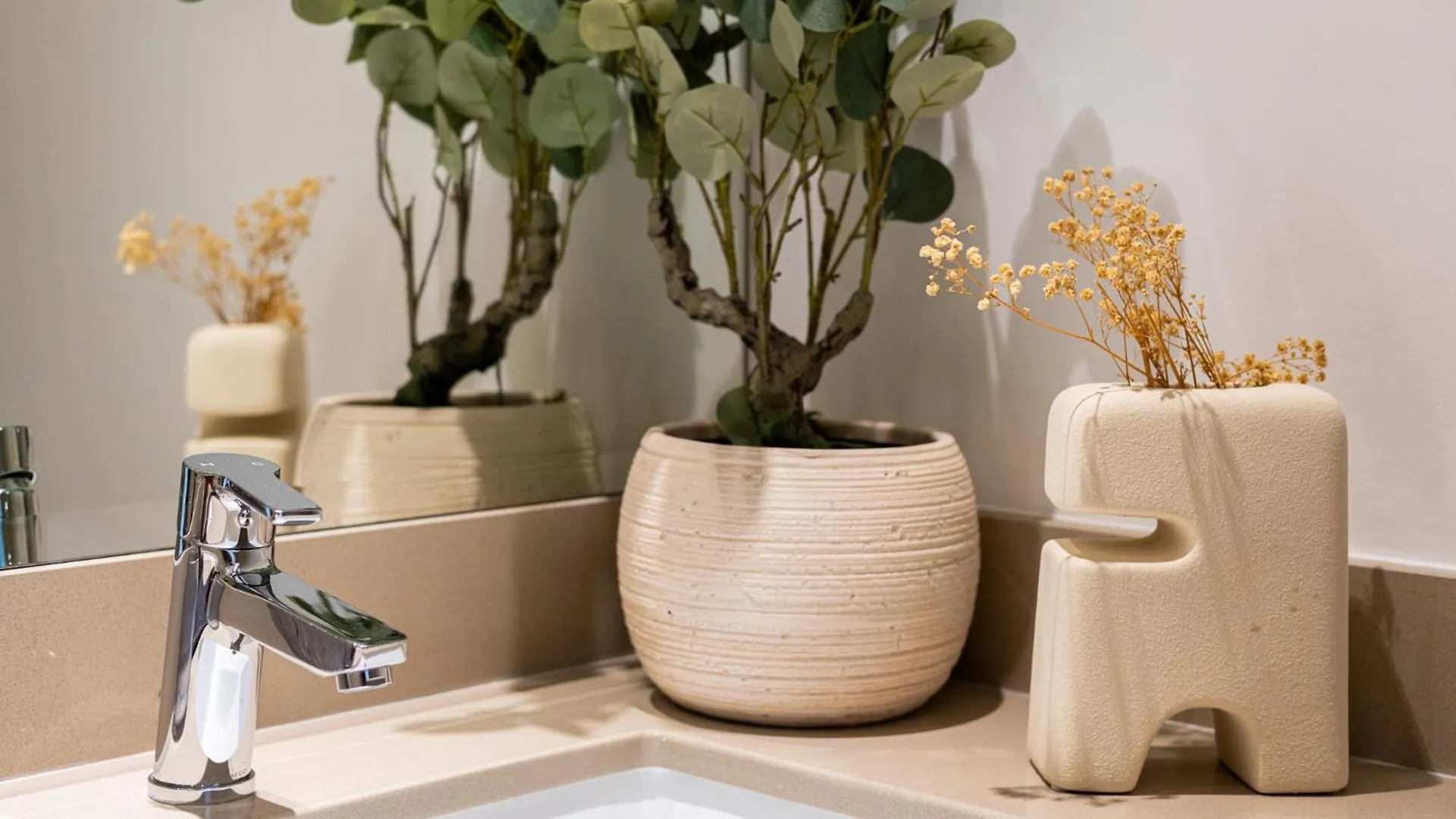 Voyage'S Two-Bedroom Haven Abu Dhabi Appartamento